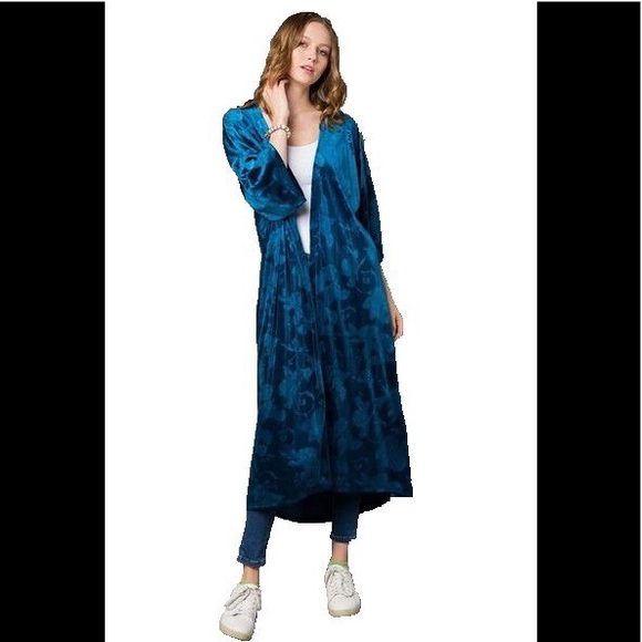 ð¥SOLD OUT!!ð¥Plus Size Velvet Floral Kimono - Picture 1 of 2